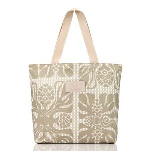 ALOHA Collection Black Sand Beach Manuhealiʻi Day Tripper New NWT